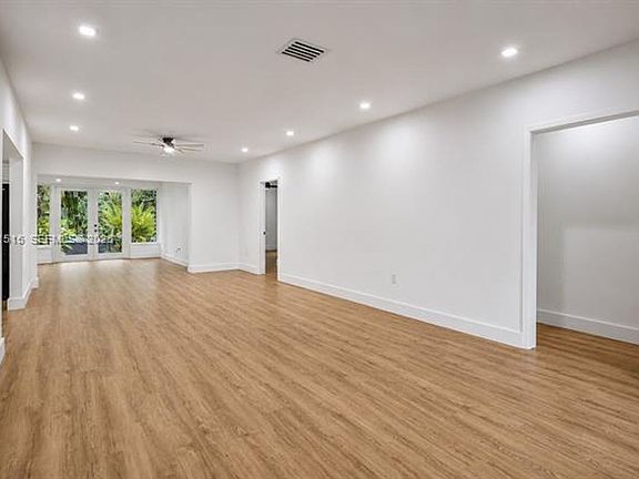 4th image of 8819 Dickens Ave #8819