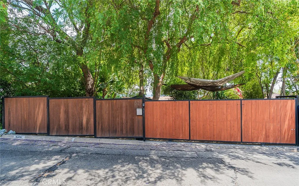 2 bed, 960 sqft, $4,995 — Photo 3