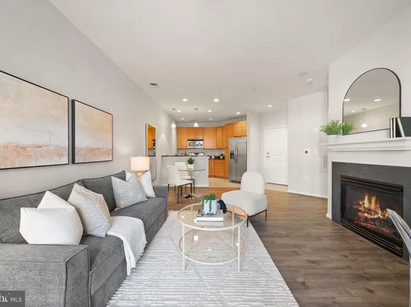 2665 Prosperity Ave APT 357, Fairfax, VA 22031