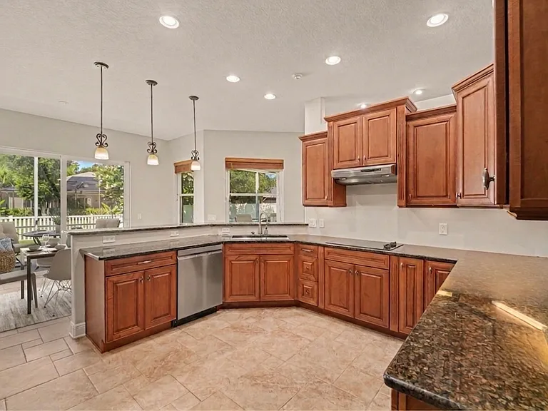 2934 Tuscarora Ct — Photo 6