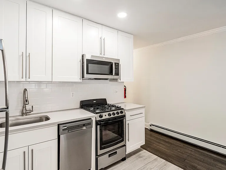 117 Vose Avenue Apartments — Photo 5