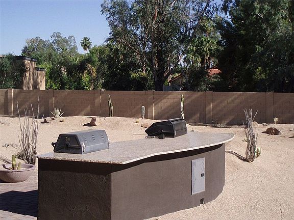 BBQ & smoker on granite island