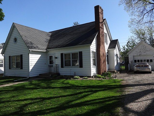 2nd image of 608 Main St