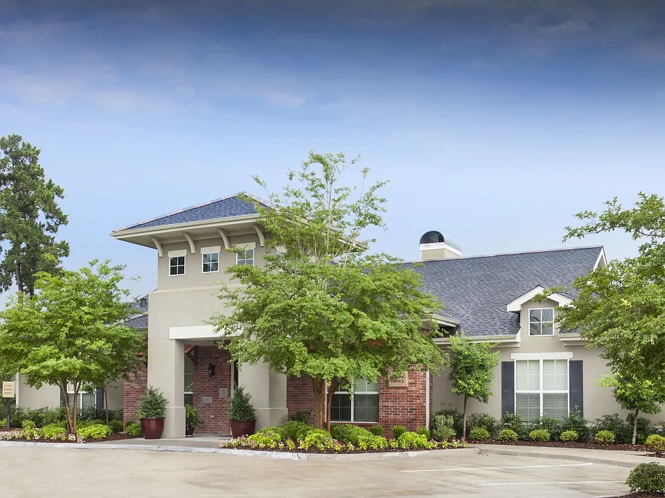 Country Club Pointe Apartment Homes
