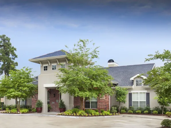 Country Club Pointe Apartment Homes