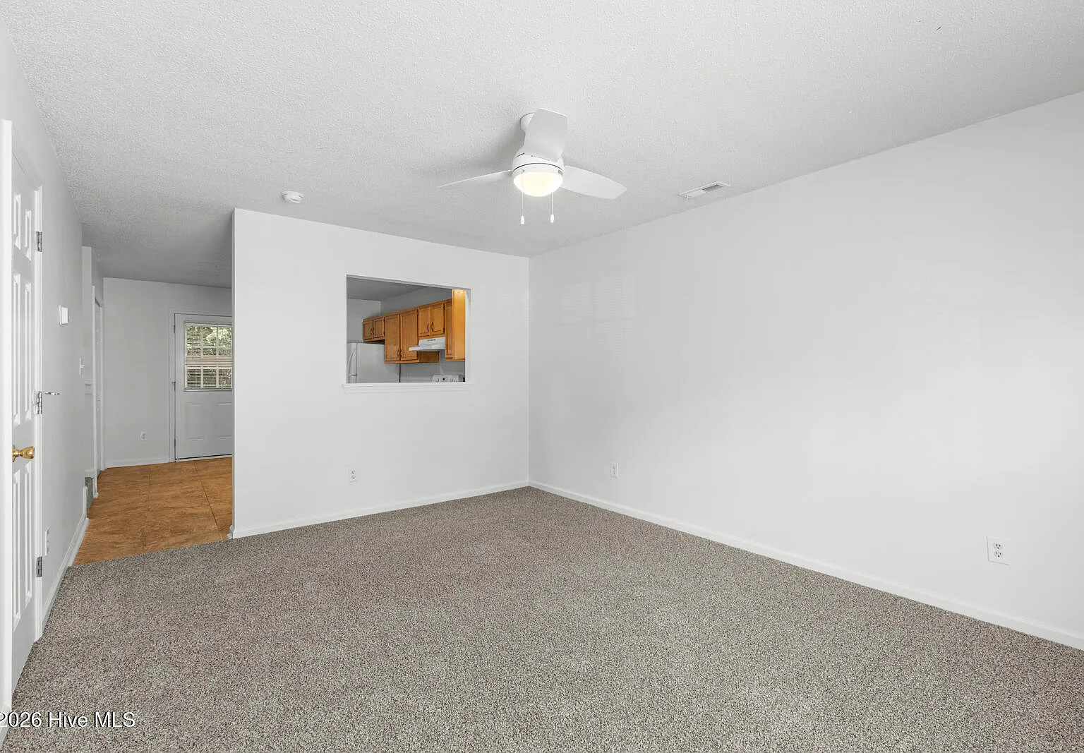 2 bed, 1.5 bath, 982 sqft, $1,200 — Photo 2