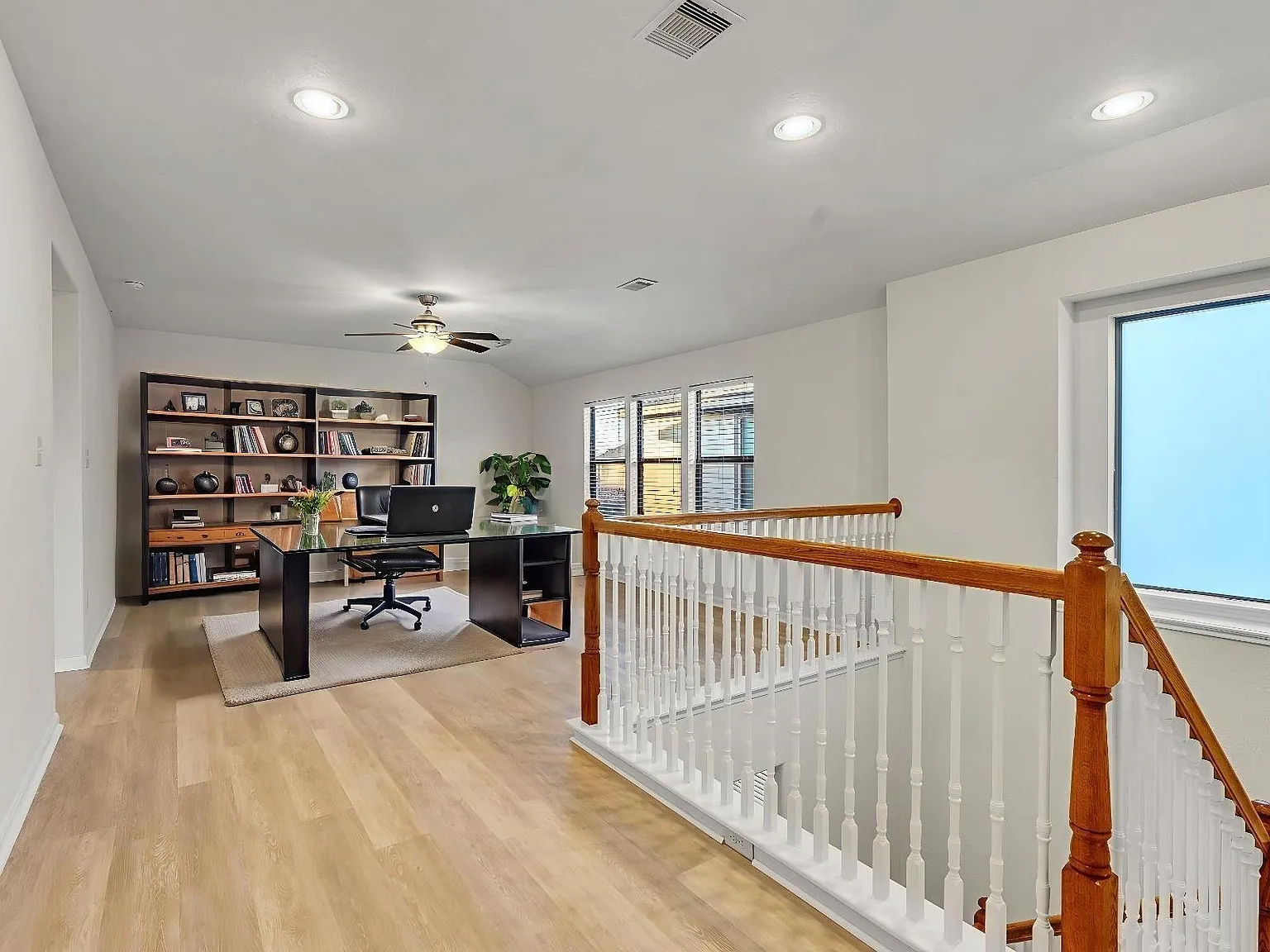 5 bed, 2.5 bath, 3305 sqft, $2,950 — Photo 4