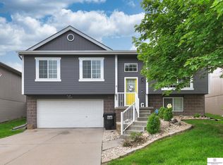 17221 Ruggles St, Omaha, NE 68116