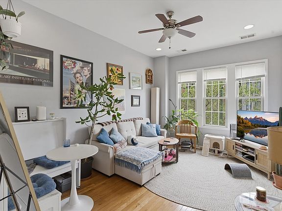 4th image of 3729 N Ashland Ave #3