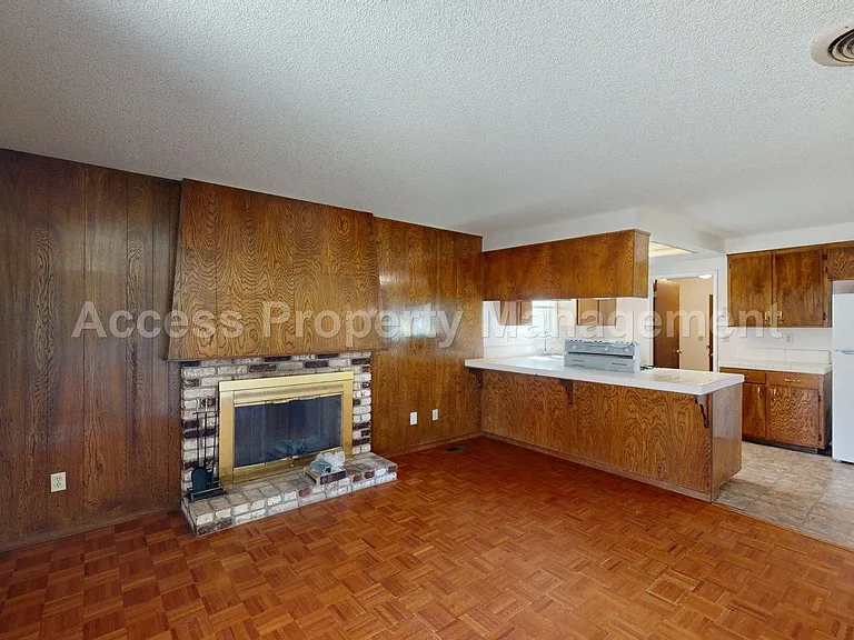 1441 Montclair Dr — Photo 3