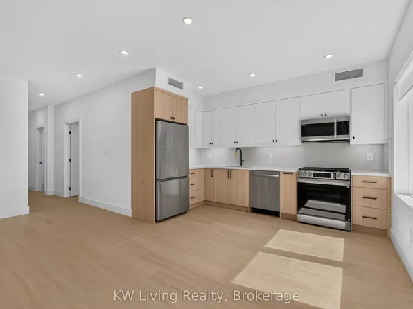 6 Kirknewton Rd, Toronto, ON M6E 3Y1