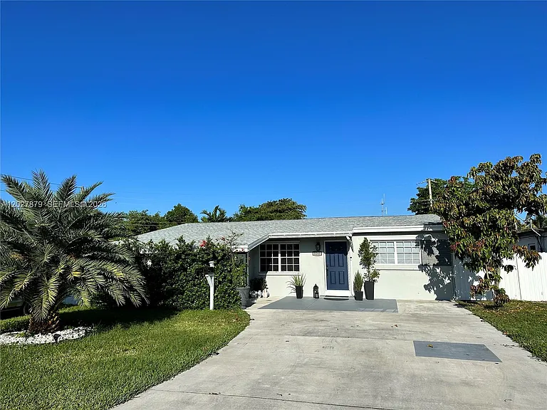3240 SW 66th Ter — Photo 1