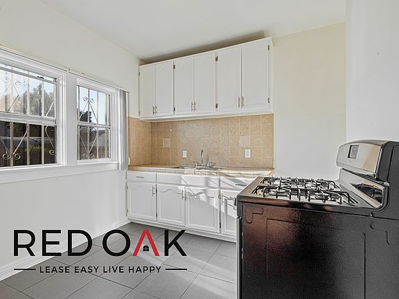 2nd image of 1056 3/4 N Normandie Ave #112