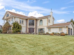 8 Wildwood Dr, Huntington Station, NY 11746