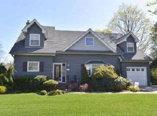 4 Narcissus Dr, Syosset, NY 11791