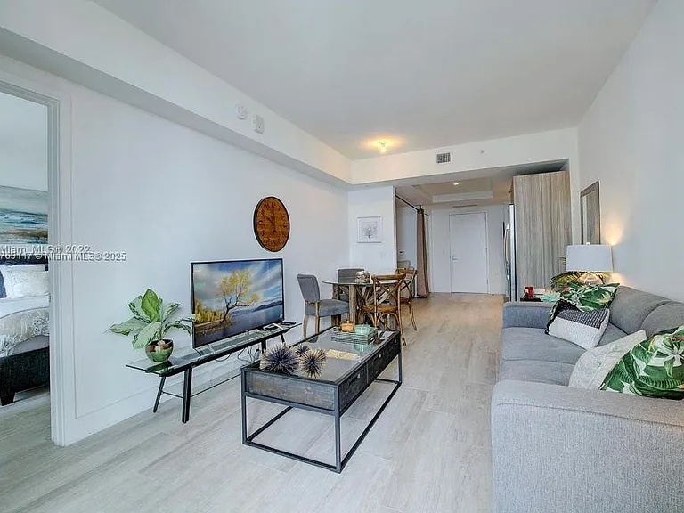 121 NE 34th St #1603 — Photo 5