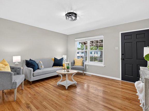 2nd image of 807 Saint Bernard Dr