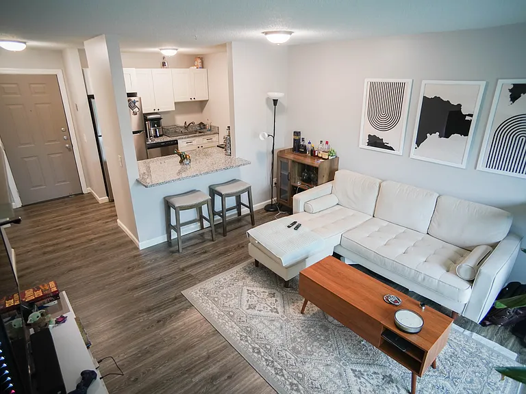 450 Somerset Ave #501 — Photo 1