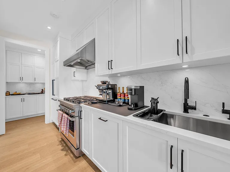 372 Moyne Dr — Photo 7