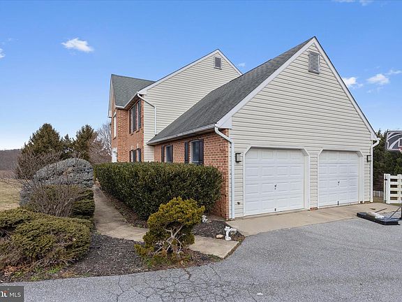 2nd image of 2111 Warren Way Dr