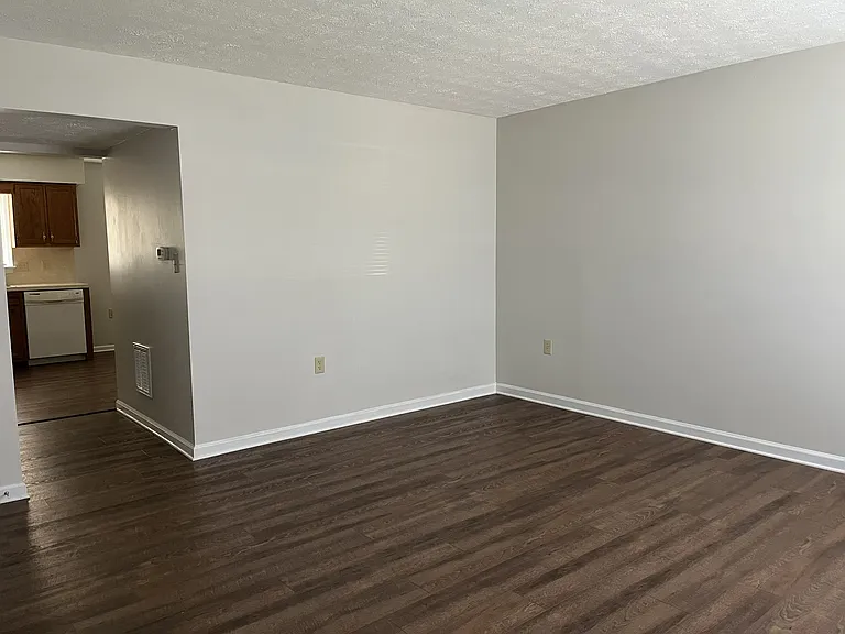 222 7th Ave — Photo 3