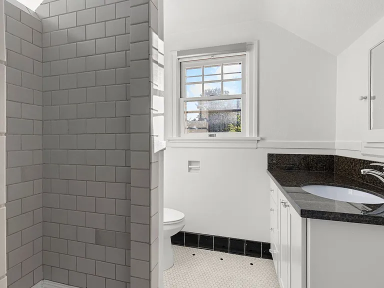 3315 SE Cesar Estrada Chavez Blvd — Photo 16
