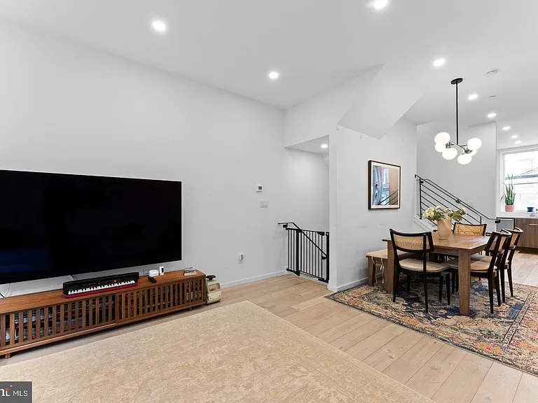 312 Poplar St — Photo 10