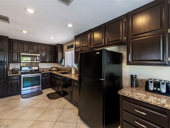 5th image of 270 Cordero Dr