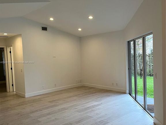 5th image of 1366 Seagrape Cir