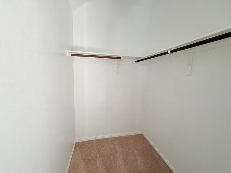 1009 Valley View Dr — Photo 25