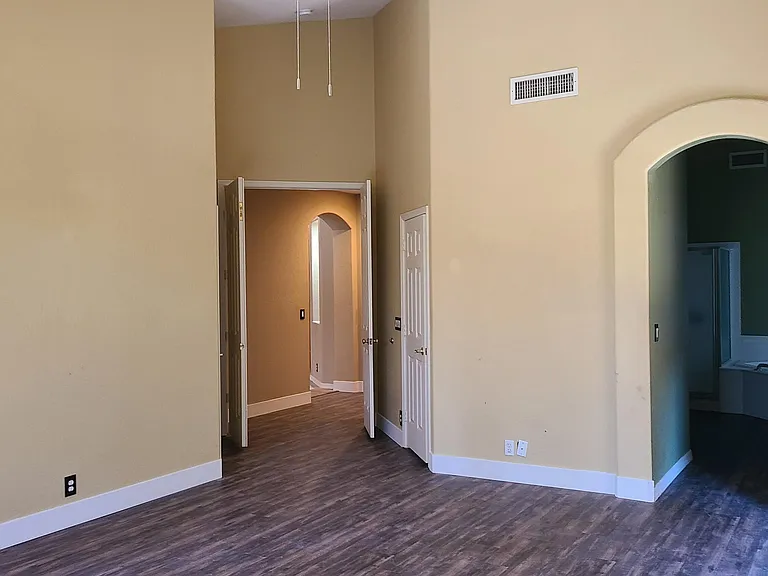 14206 S 12th Pl — Photo 21