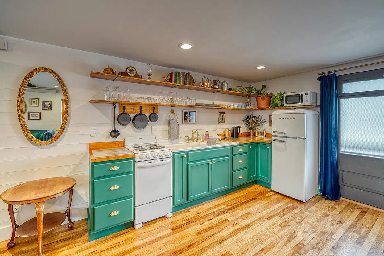 Studio, 500 sqft, $1,500 — Photo 3