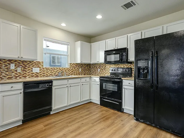1531 Parkfield Cir — Photo 13