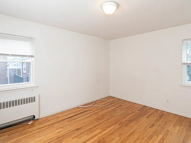 Belmont Gardens - Ex. 1 BR Bedroom