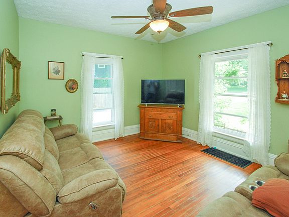 621 N Gordon St-104