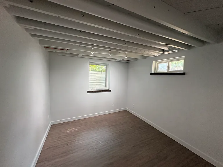 419 N Church Ave — Photo 4