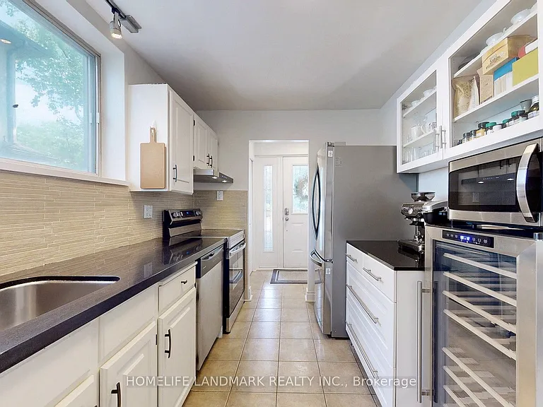 30 Paperbirch Dr — Photo 9
