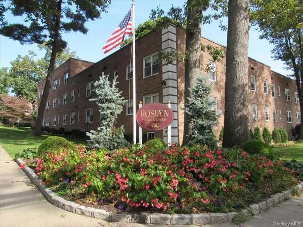 14 Edwards Street #2A, Roslyn, NY 11577