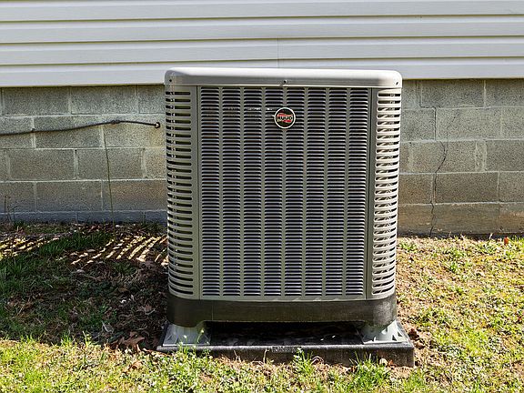 3rd image of 121 Branch Rd