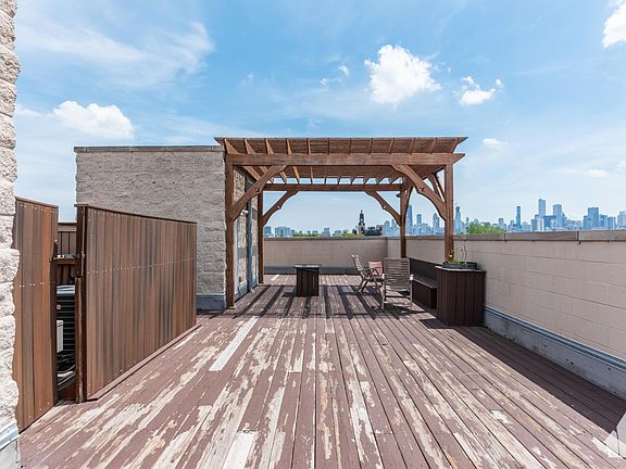 4th image of 1347 N Ashland Ave APT 3N