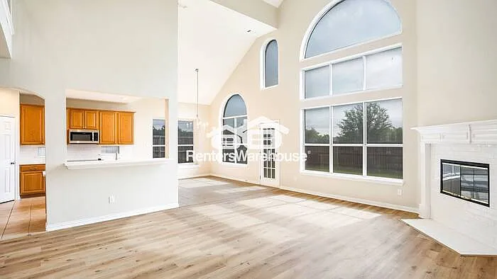 508 Lilac Ln — Photo 4