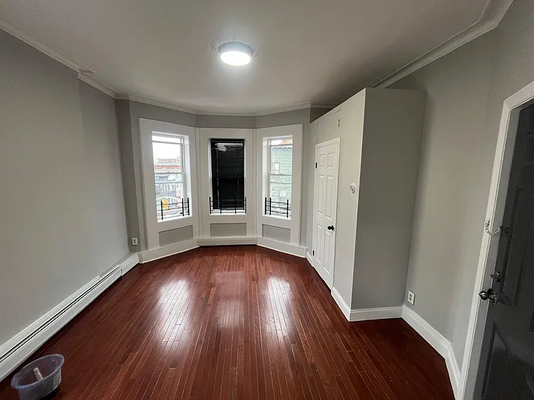 54 Saint Pauls Ave — Photo 16