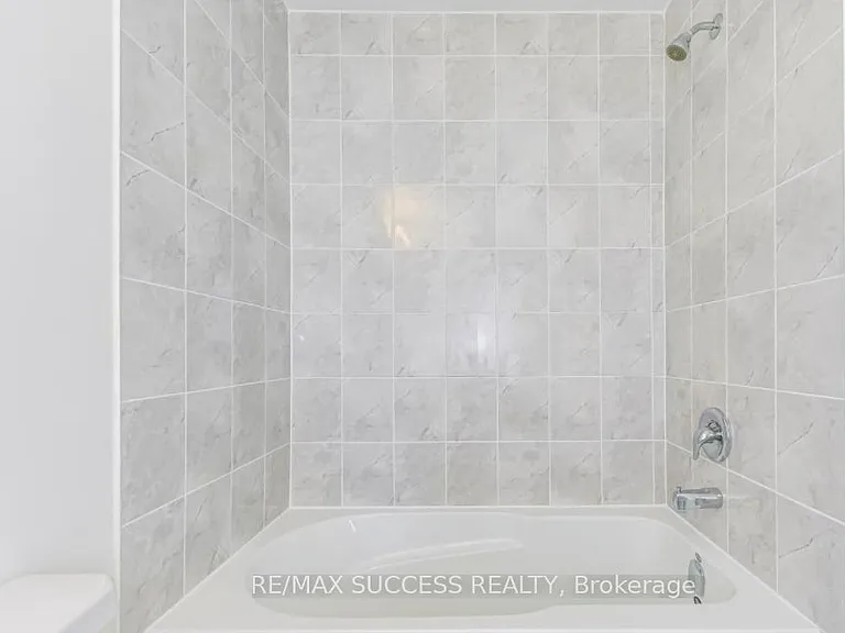 1538 Wellwood Ter — Photo 14