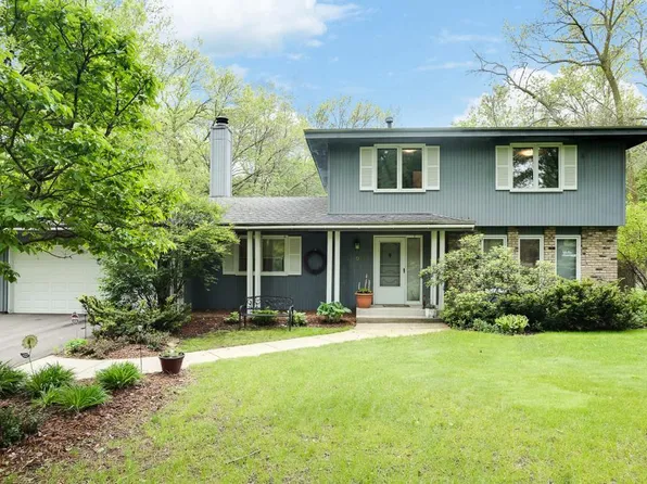 9 White Pine Ln, White Bear Lake, MN 55110