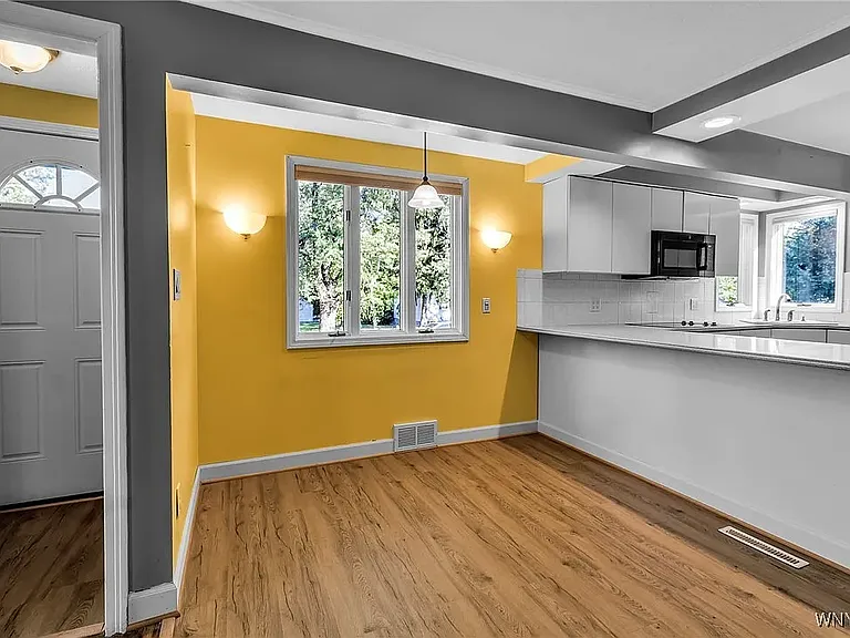 157 Royal Pkwy W — Photo 5