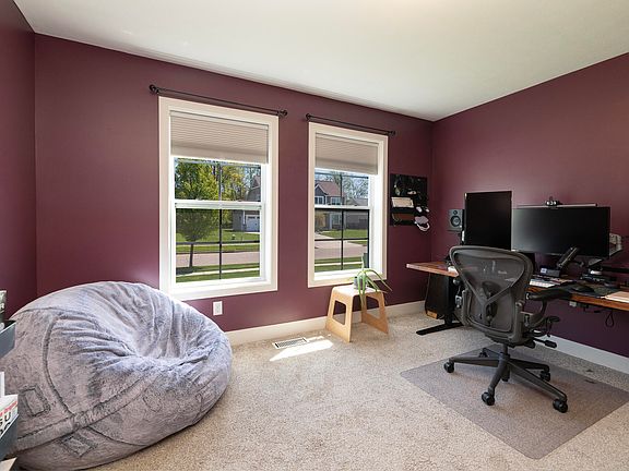 4th image of 7438 Jamaica Ln
