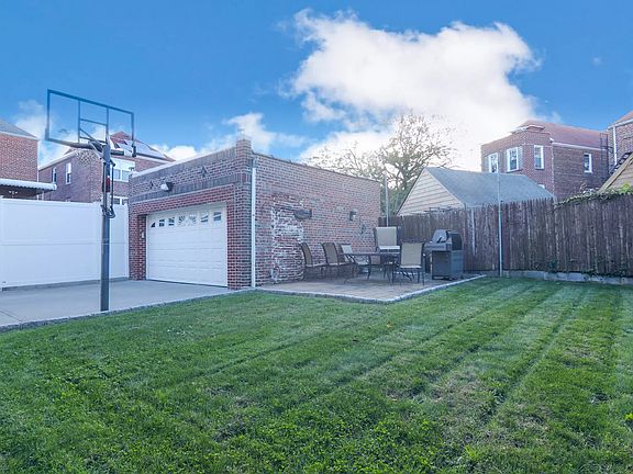 3rd image of 2311 Tenbroeck Ave