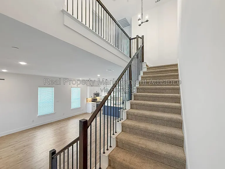 4400 Elm Springs St — Photo 10