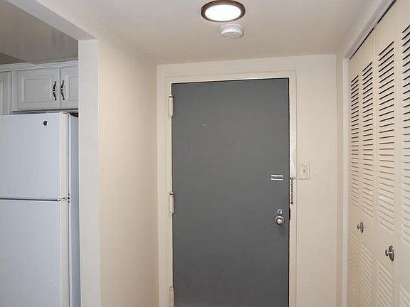 2nd image of 4 Monroe St APT 403