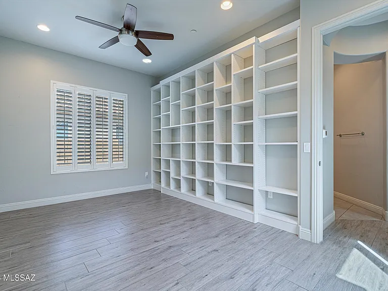 2447 N Wychwood Ct — Photo 30